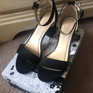 CL by Laundry black suede texture sandals-New-7.5M